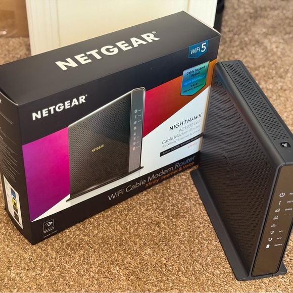 netgear gray WiFi Cable Modem Router Combo - Picture 2 of 3